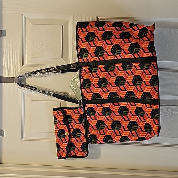 AUTH MCM TOTE - Picture 2 of 7